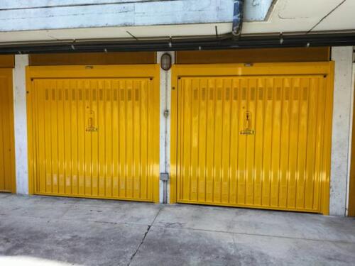 Porte garage verniciate giallo